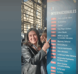 Akén la luz de lo invisible presente en La Furia del Libro.